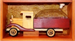 Dřevěné auto 3016 s kupou 0,5l bedýnka stříkaná